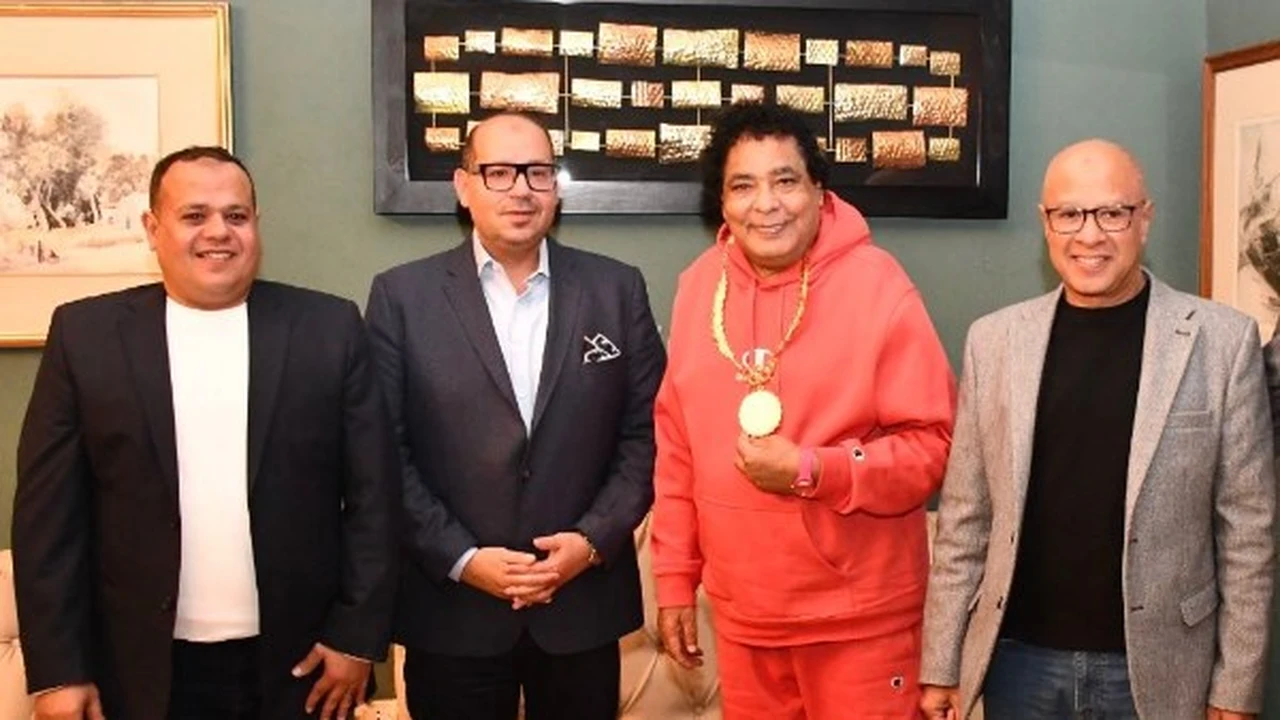 اللجنة الأولمبية المصرية تمنح محمد منير قلادة العظماء وتسميه سفيراً رسمياً